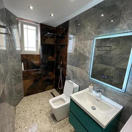 Leti M.shyri2 * 地拉那